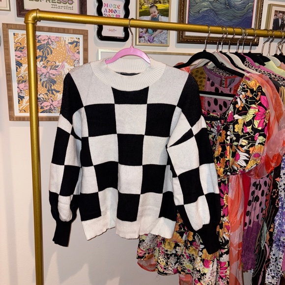 Zesica Black White Checkered Sweater - Picture 4 of 9